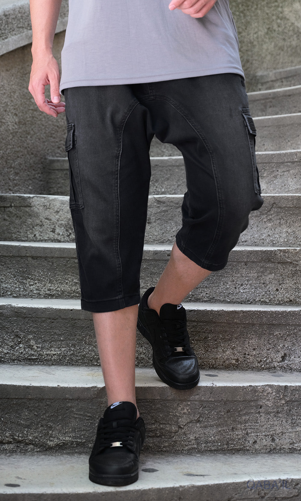  QL Pantacourt Cargo Jeans in Black - QABA'IL,